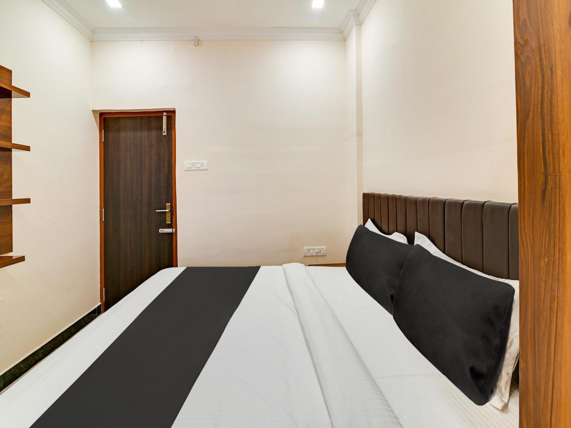 Hotel O Rj Royal Inn ฮอร์นีเบ็ชวา ภายนอก รูปภาพ